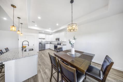 105 Hidden Cove Floresville TX 78114