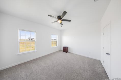 105 Hidden Cove Floresville TX 78114