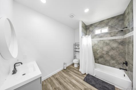 105 Hidden Cove Floresville TX 78114