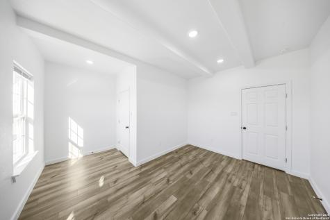105 Hidden Cove Floresville TX 78114