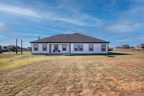 105 Hidden Cove Floresville TX 78114