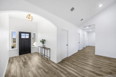 105 Hidden Cove Floresville TX 78114
