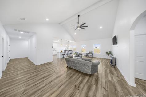 105 Hidden Cove Floresville TX 78114