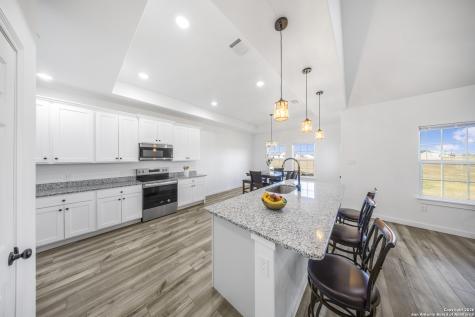 105 Hidden Cove Floresville TX 78114
