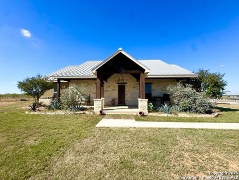 16489 Fm 472 Devine TX 78016