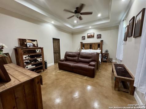 16489 Fm 472 Devine TX 78016