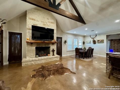 16489 Fm 472 Devine TX 78016