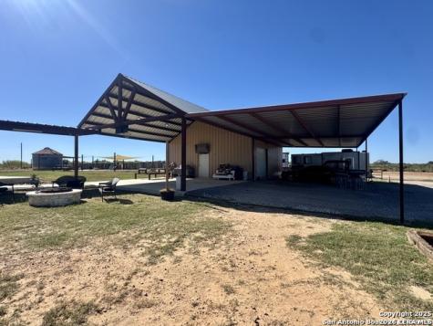 16489 Fm 472 Devine TX 78016