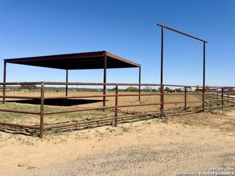 16489 Fm 472 Devine TX 78016