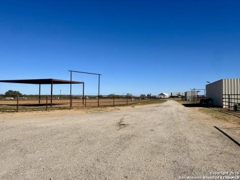 16489 Fm 472 Devine TX 78016