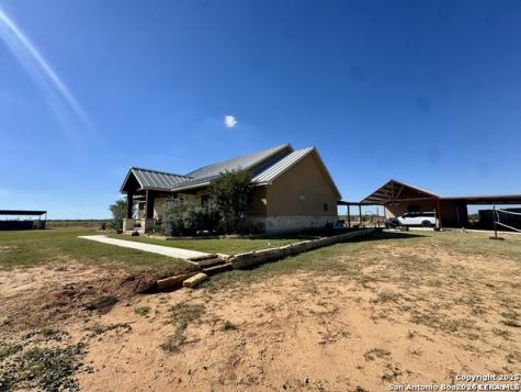16489 Fm 472 Devine TX 78016