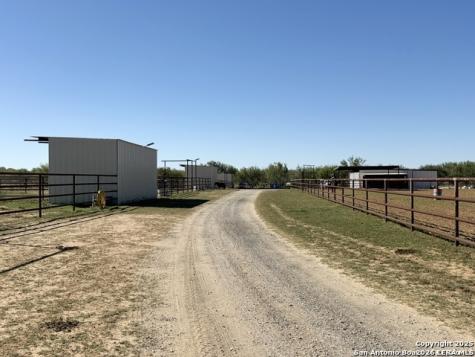 16489 Fm 472 Devine TX 78016