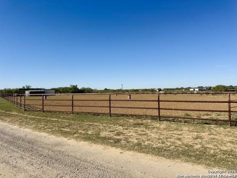 16489 Fm 472 Devine TX 78016