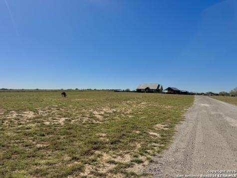 16489 Fm 472 Devine TX 78016