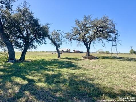 16489 Fm 472 Devine TX 78016
