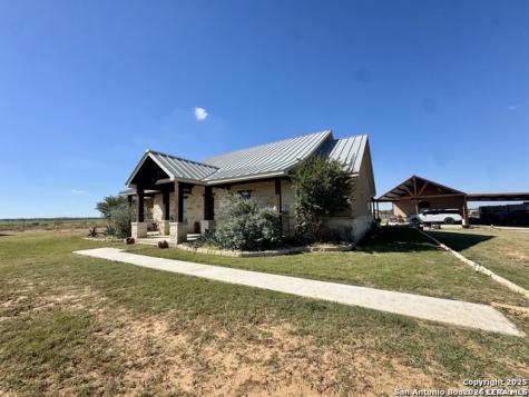 16489 Fm 472 Devine TX 78016