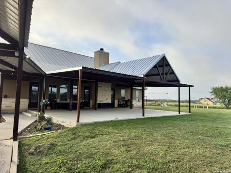 16489 Fm 472 Devine TX 78016