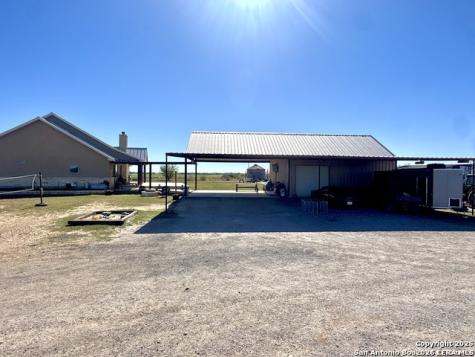 16489 Fm 472 Devine TX 78016