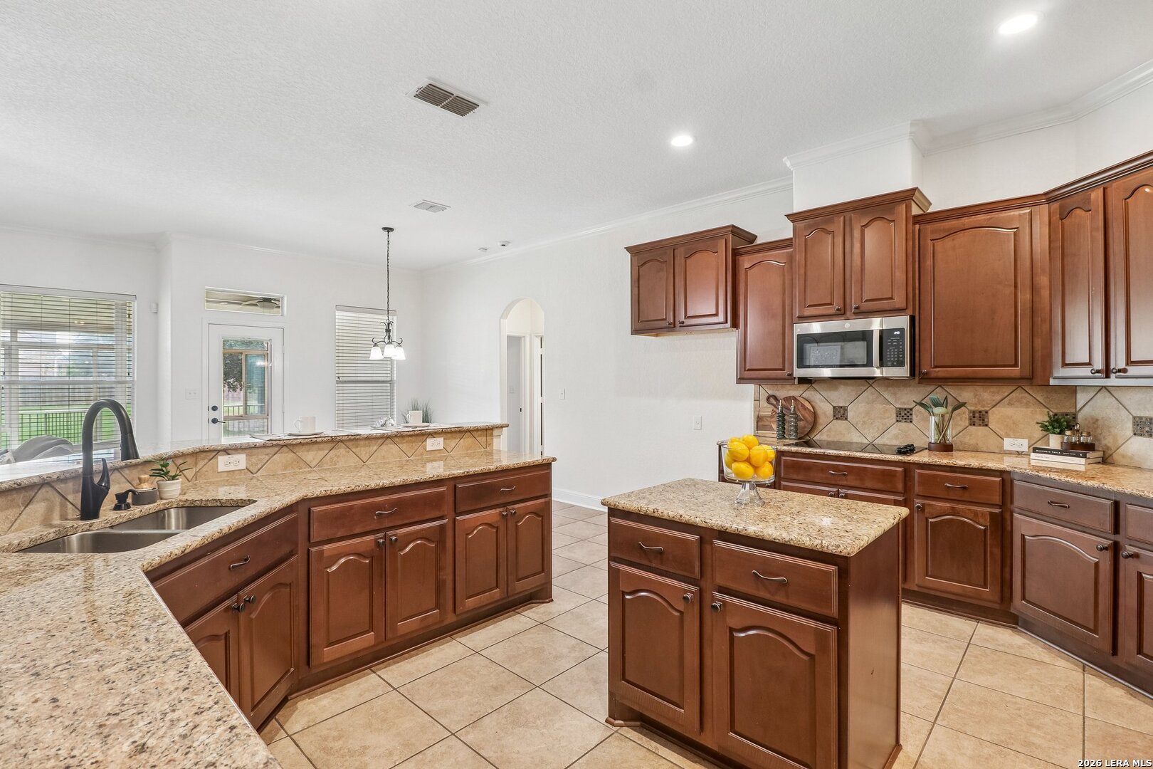 6718 Laura Heights Schertz TX 78154