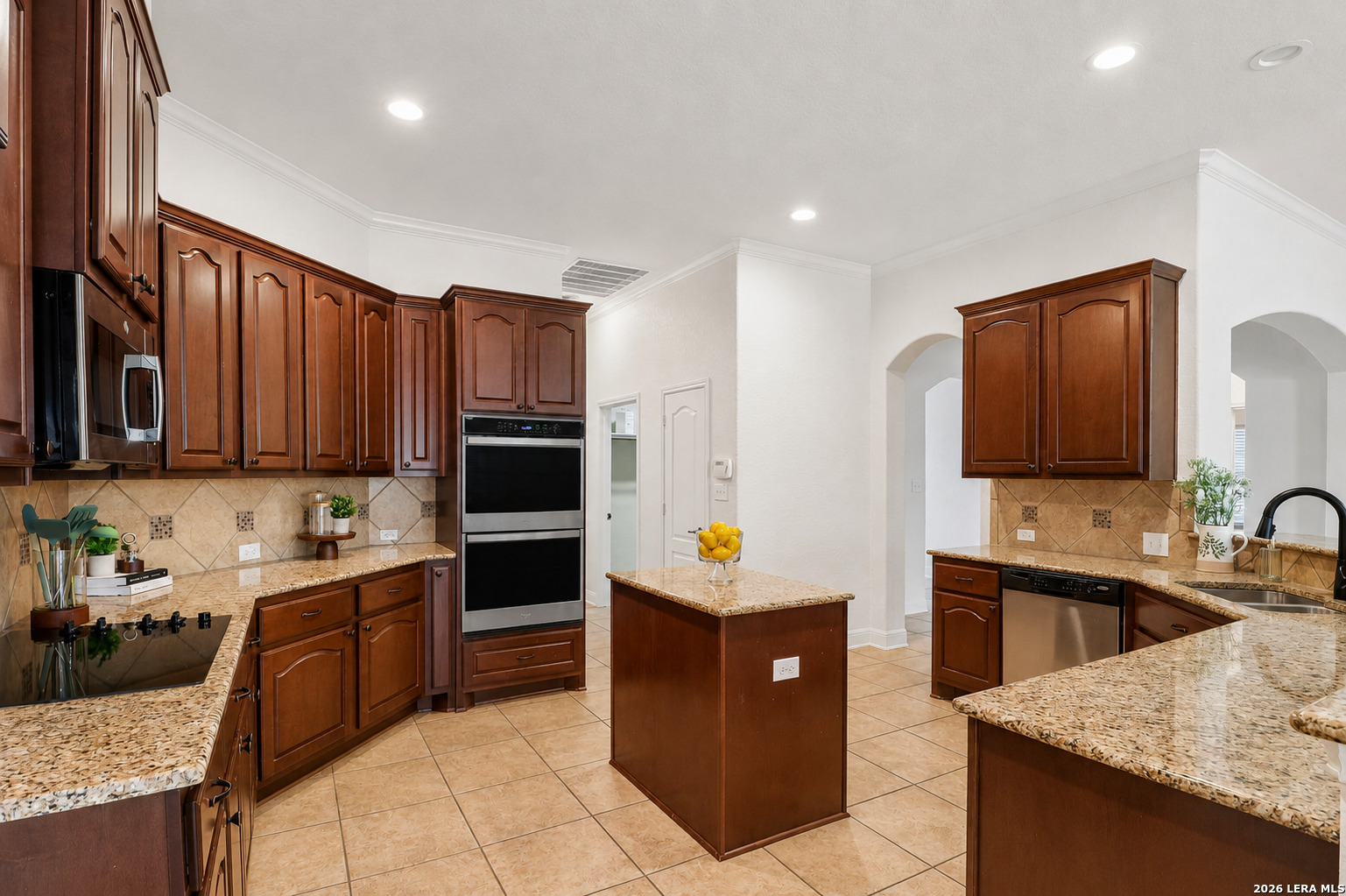 6718 Laura Heights Schertz TX 78154