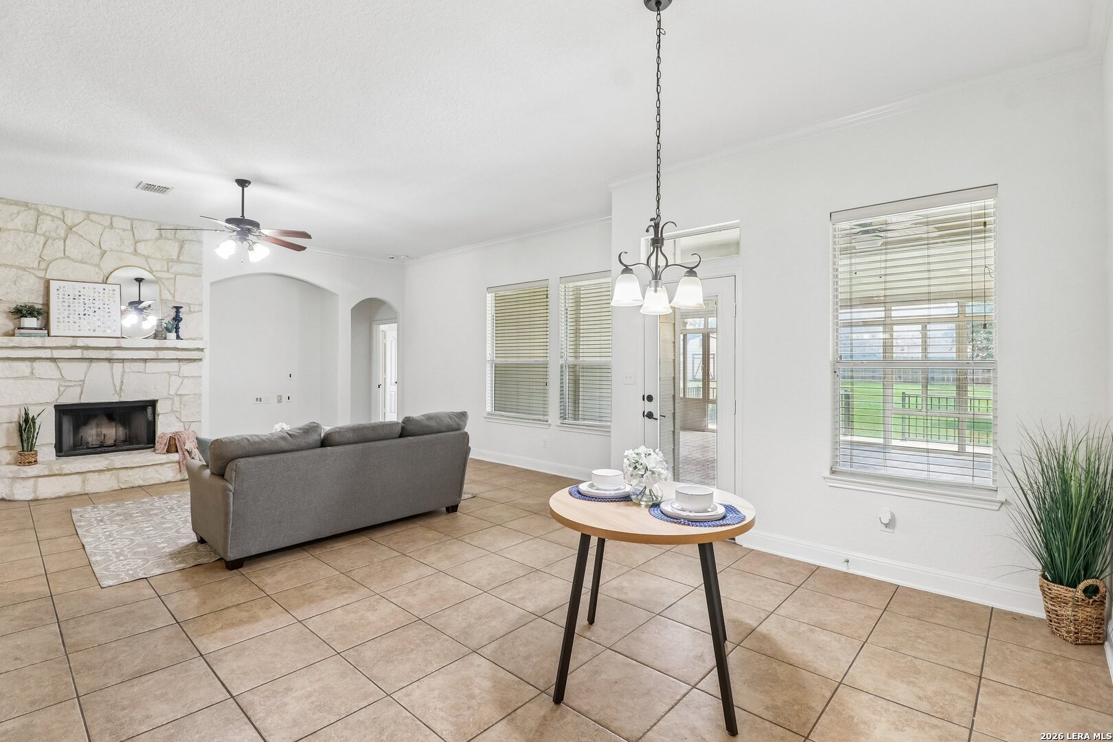 6718 Laura Heights Schertz TX 78154