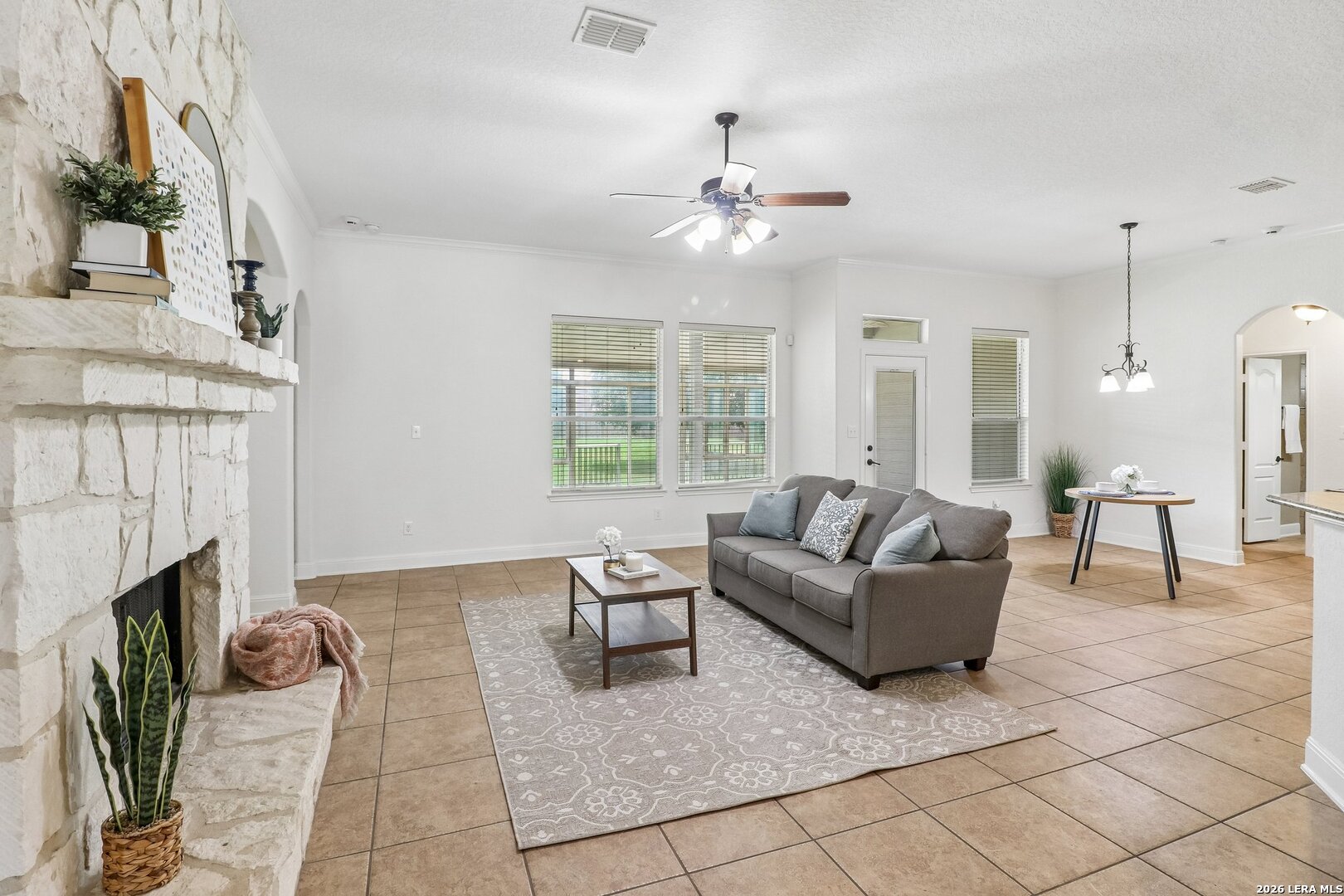 6718 Laura Heights Schertz TX 78154