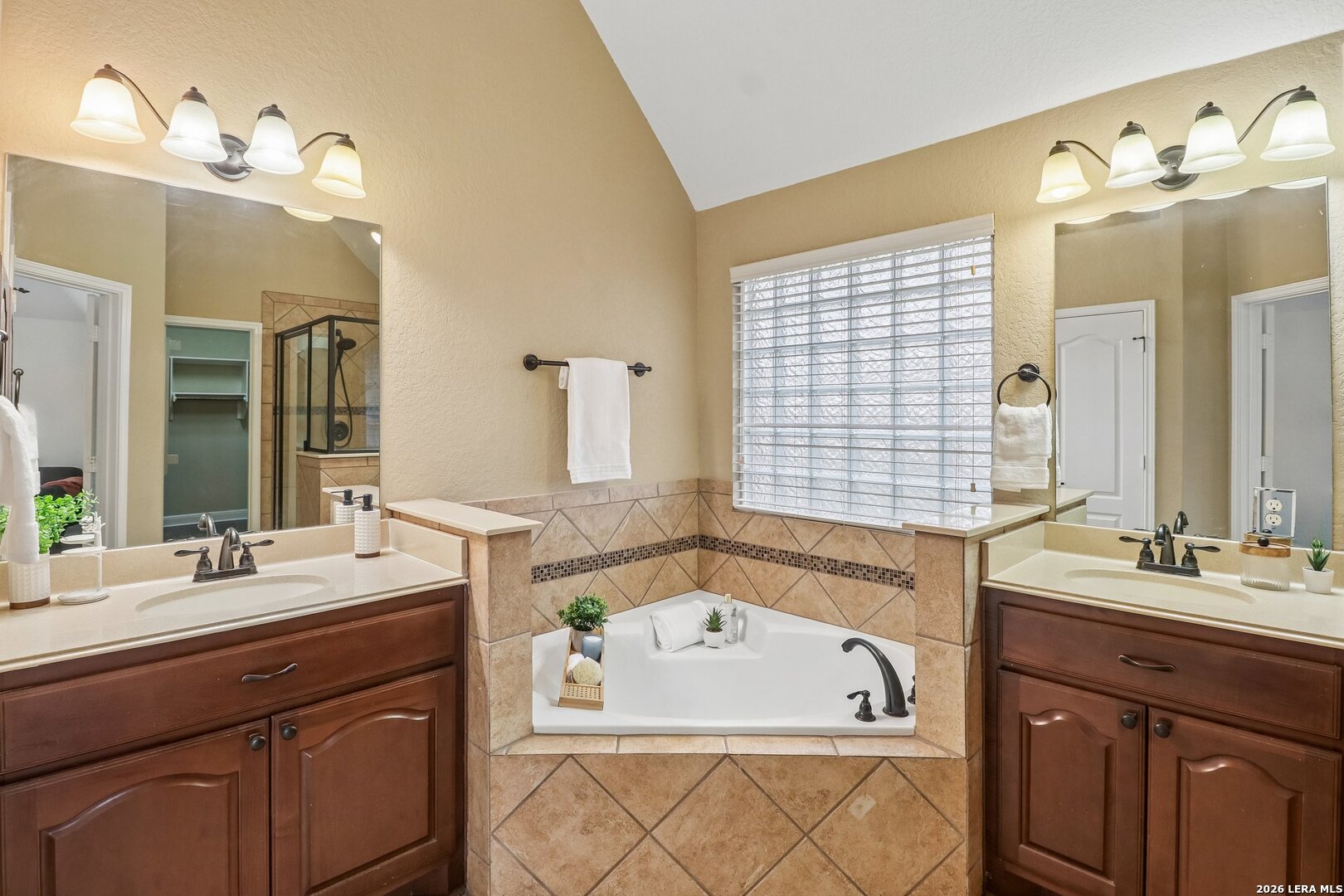 6718 Laura Heights Schertz TX 78154