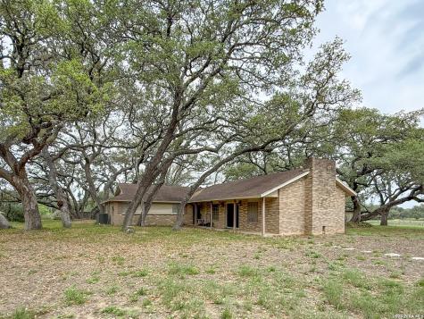 175 Private Road 7744 Devine TX 78016