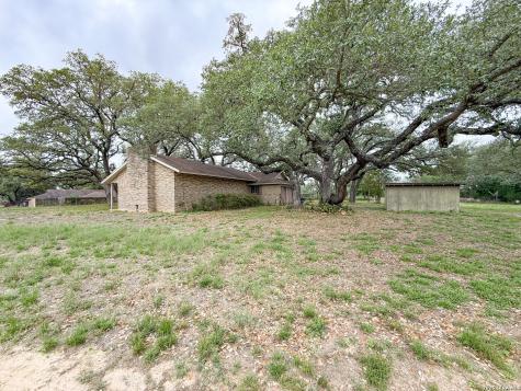 175 Private Road 7744 Devine TX 78016