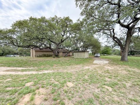 175 Private Road 7744 Devine TX 78016