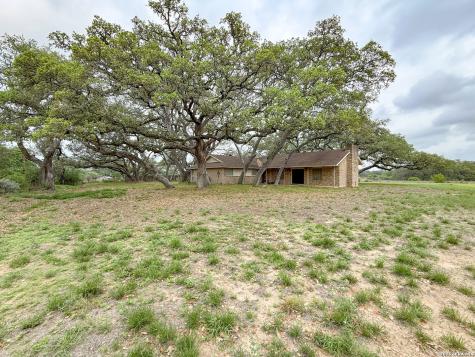 175 Private Road 7744 Devine TX 78016