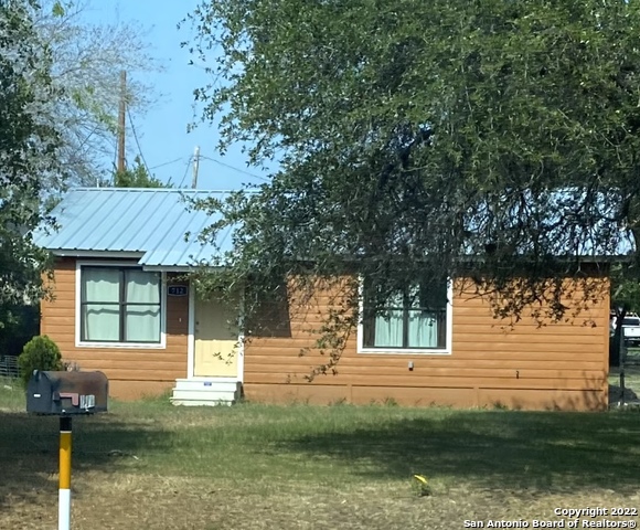 712 N Grove Street Uvalde TX 78801