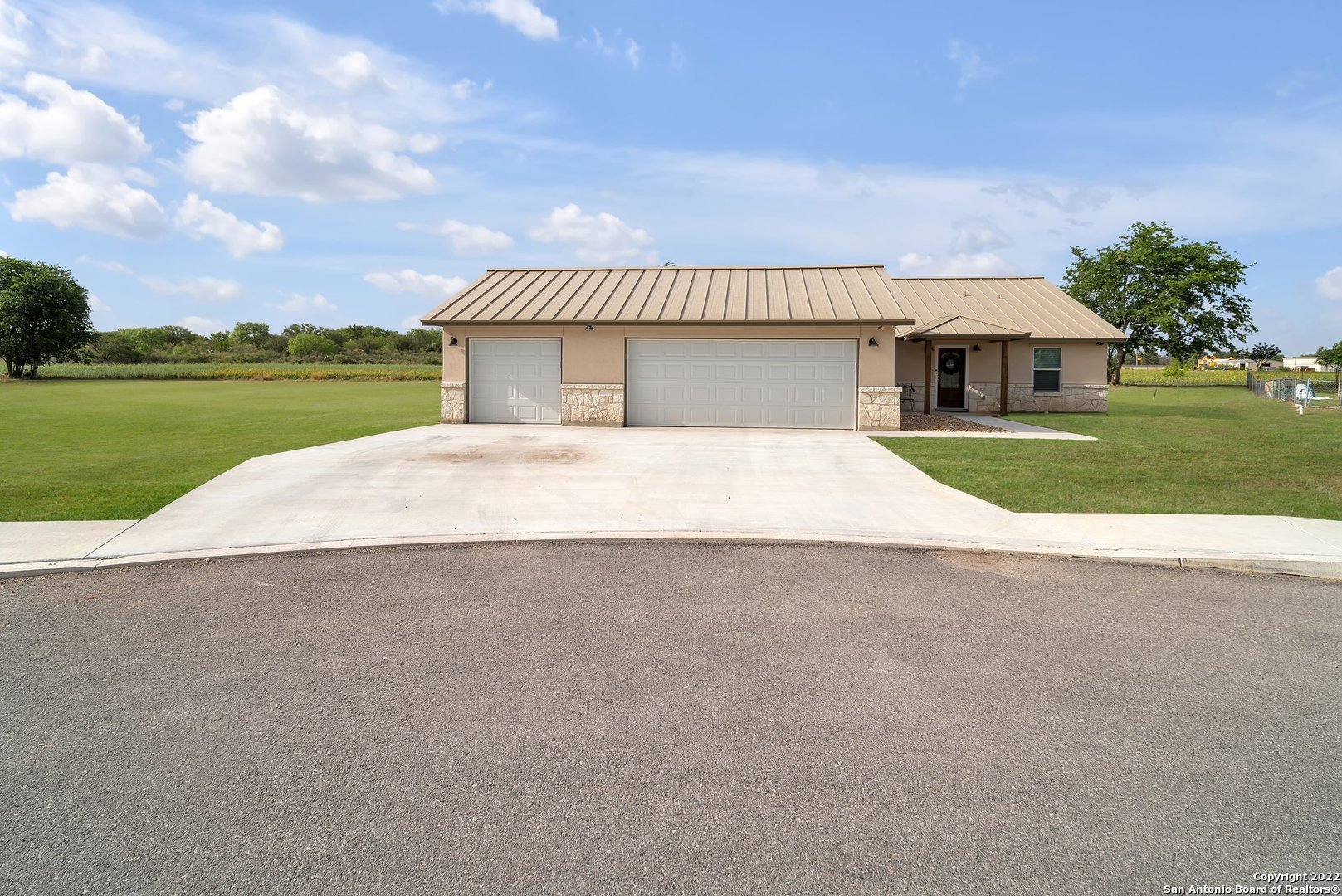 150 Village Court Castroville TX 78009