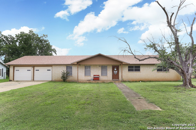 565 S Edwards Avenue Charlotte TX 78011
