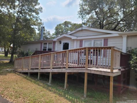 180 Mil Encinos Adkins TX 78101