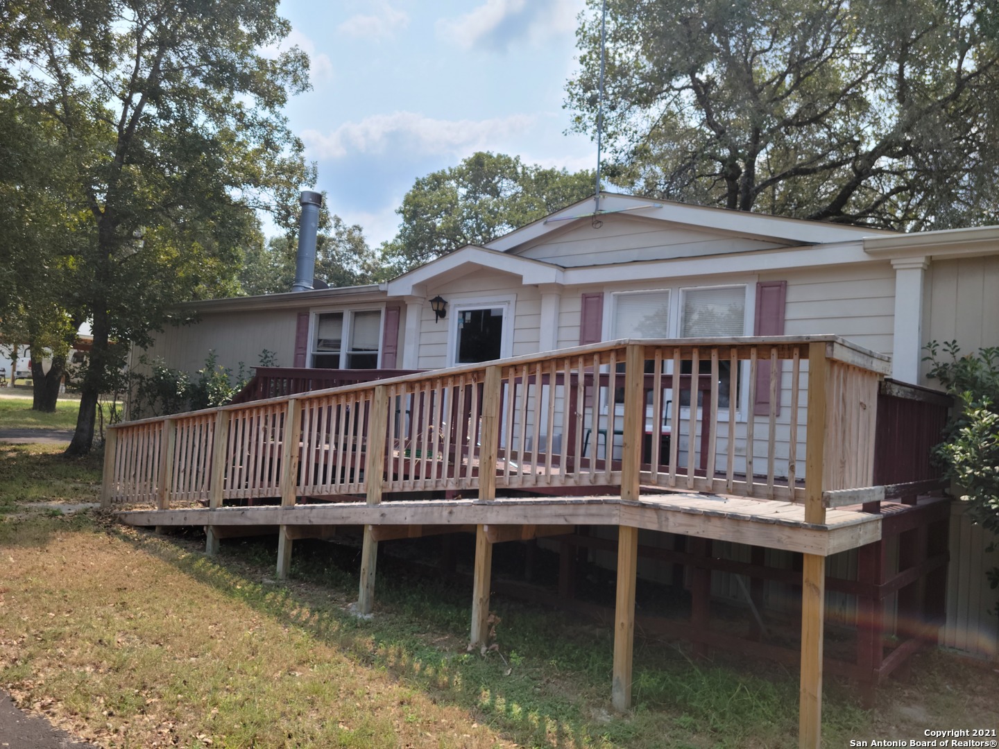180 Mil Encinos Adkins TX 78101