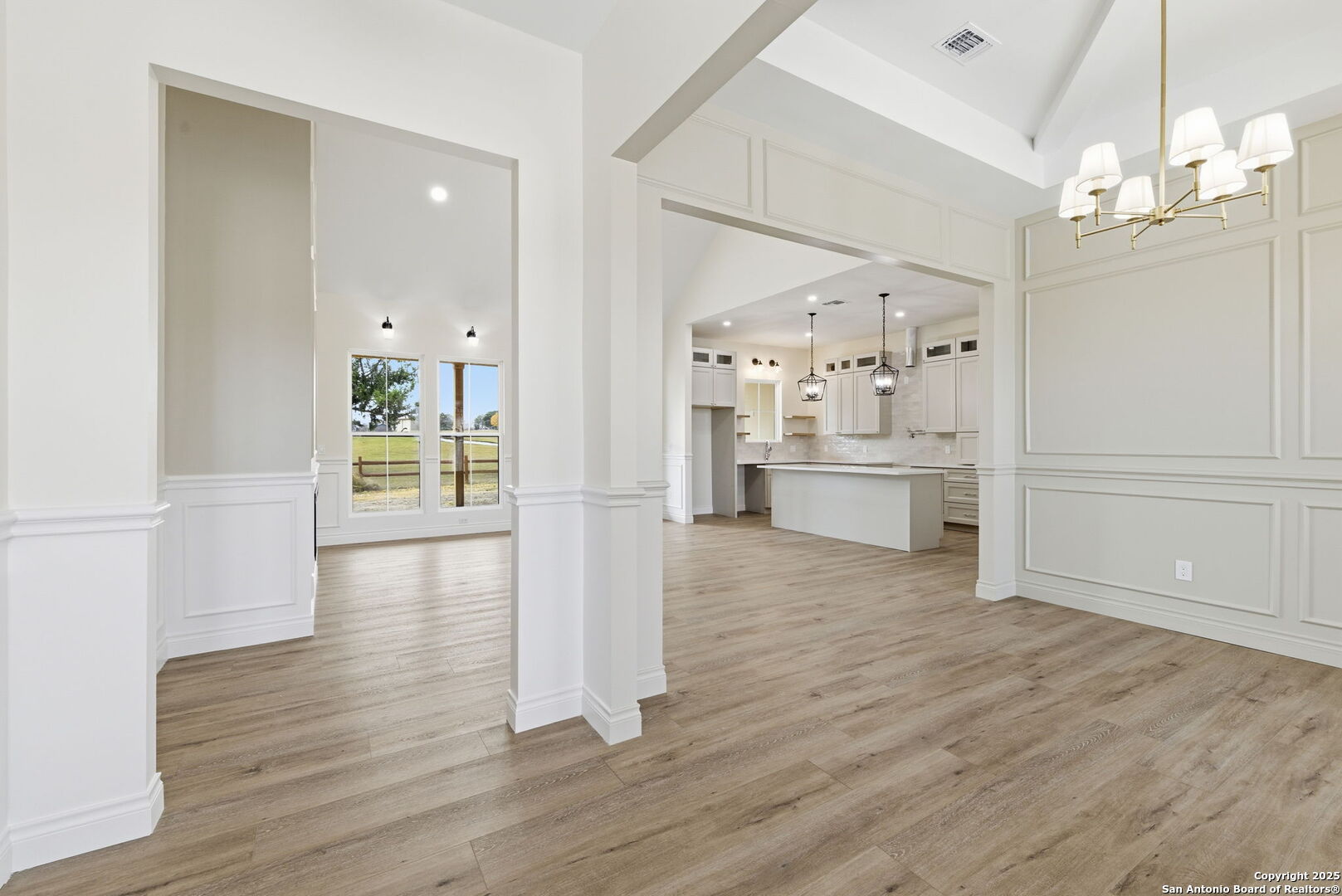 348 Valley Oak Bandera TX 78003