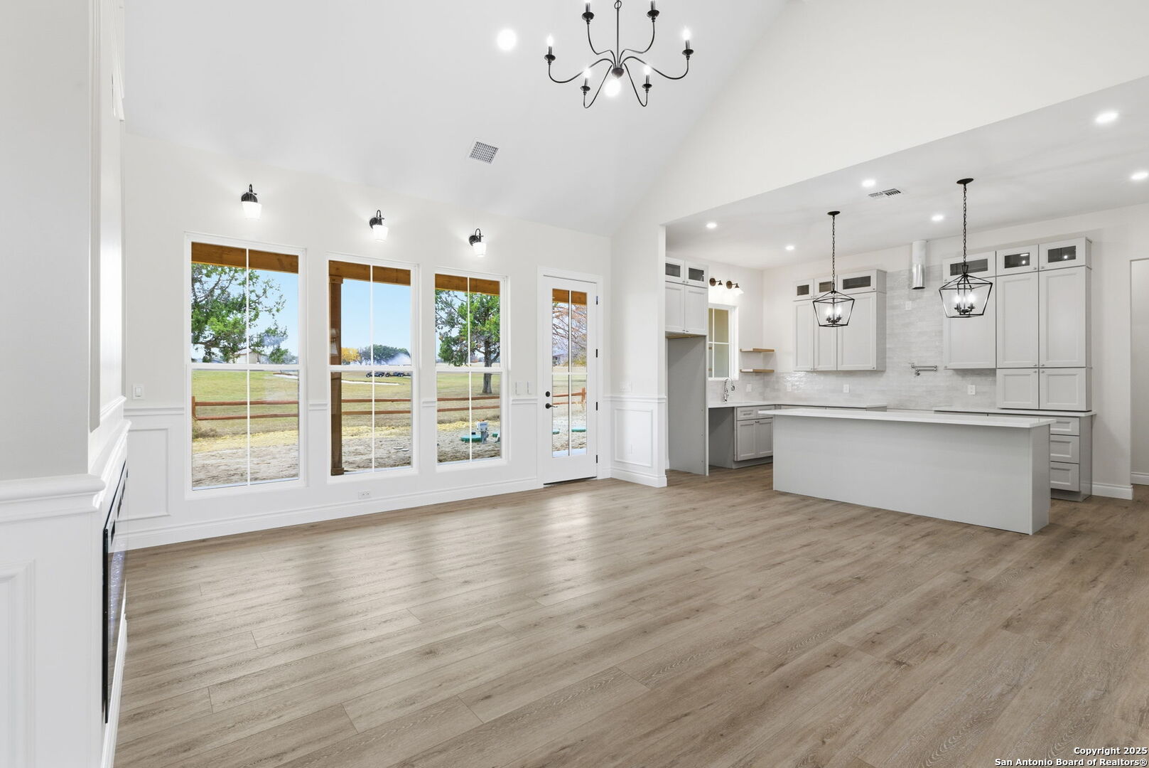 348 Valley Oak Bandera TX 78003