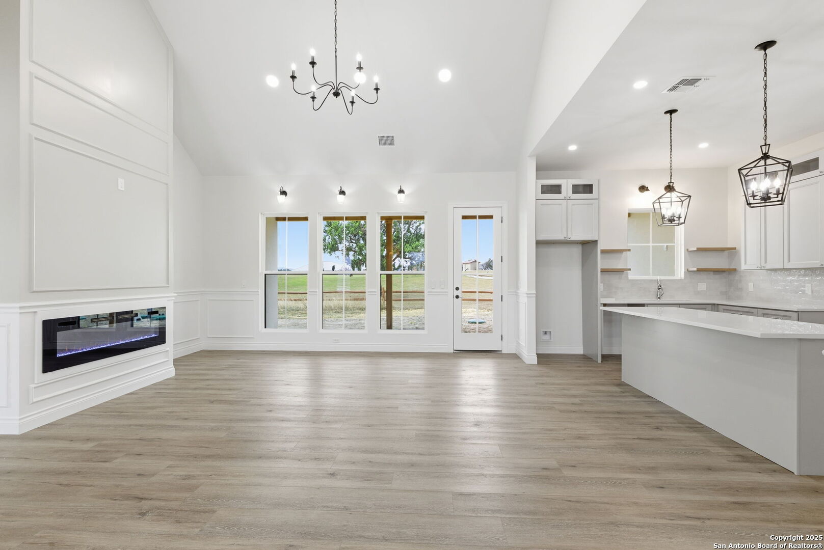 348 Valley Oak Bandera TX 78003