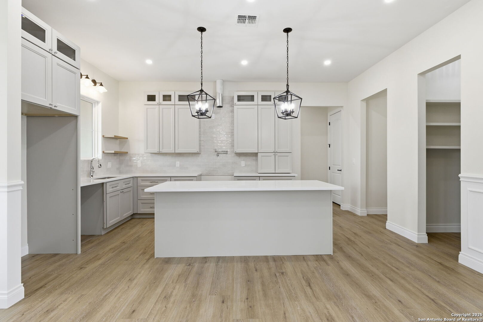 348 Valley Oak Bandera TX 78003