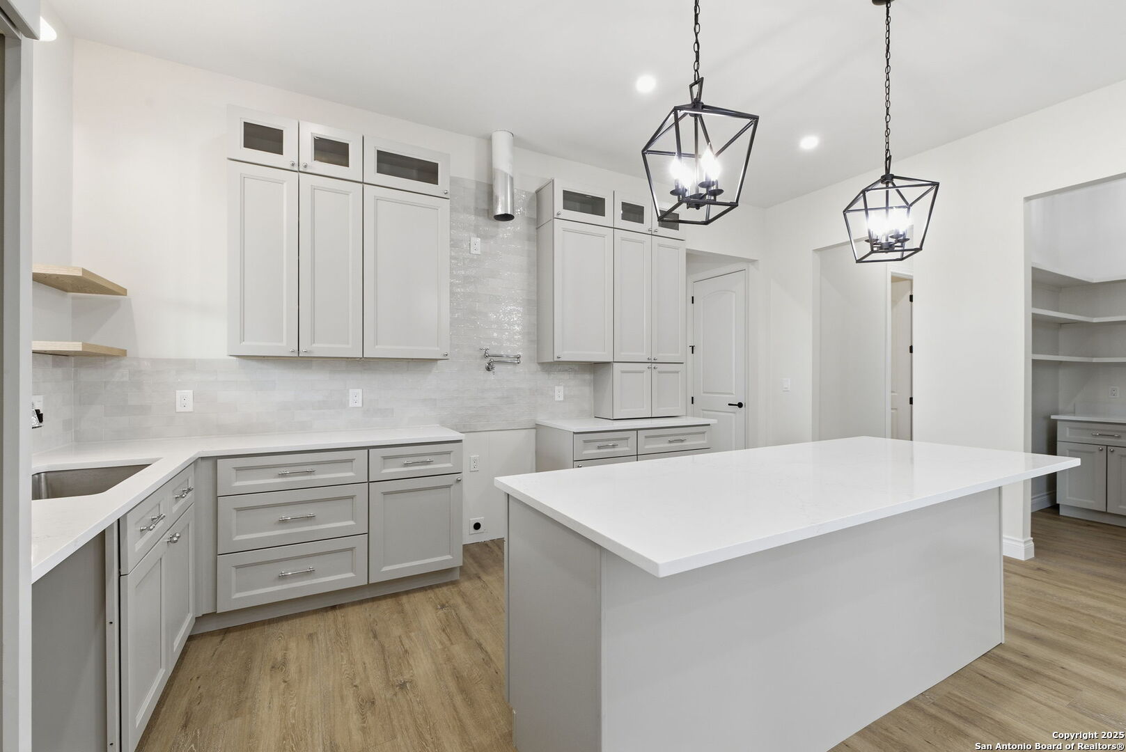 348 Valley Oak Bandera TX 78003