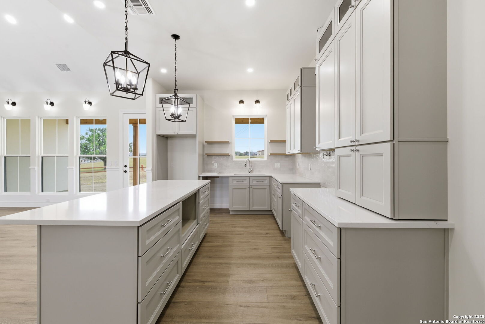 348 Valley Oak Bandera TX 78003