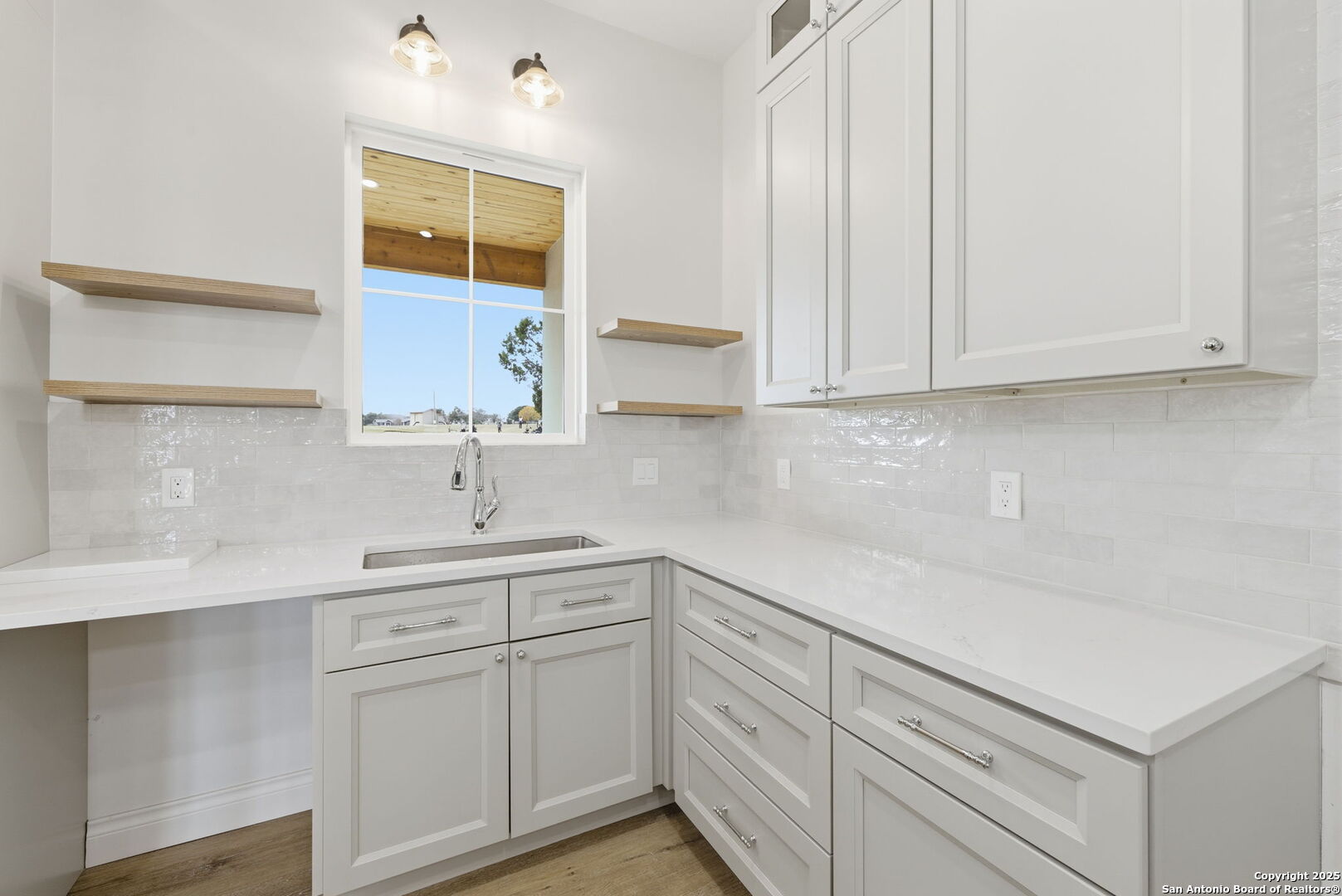 348 Valley Oak Bandera TX 78003