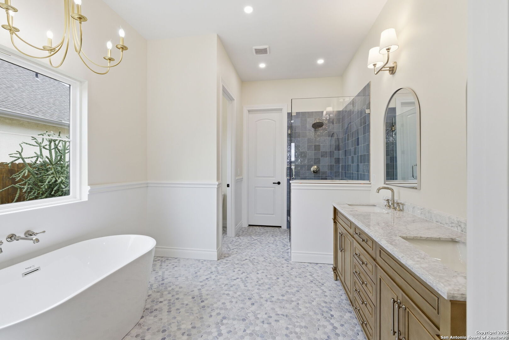 348 Valley Oak Bandera TX 78003