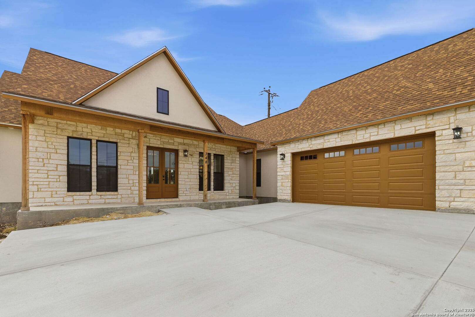 348 Valley Oak Bandera TX 78003