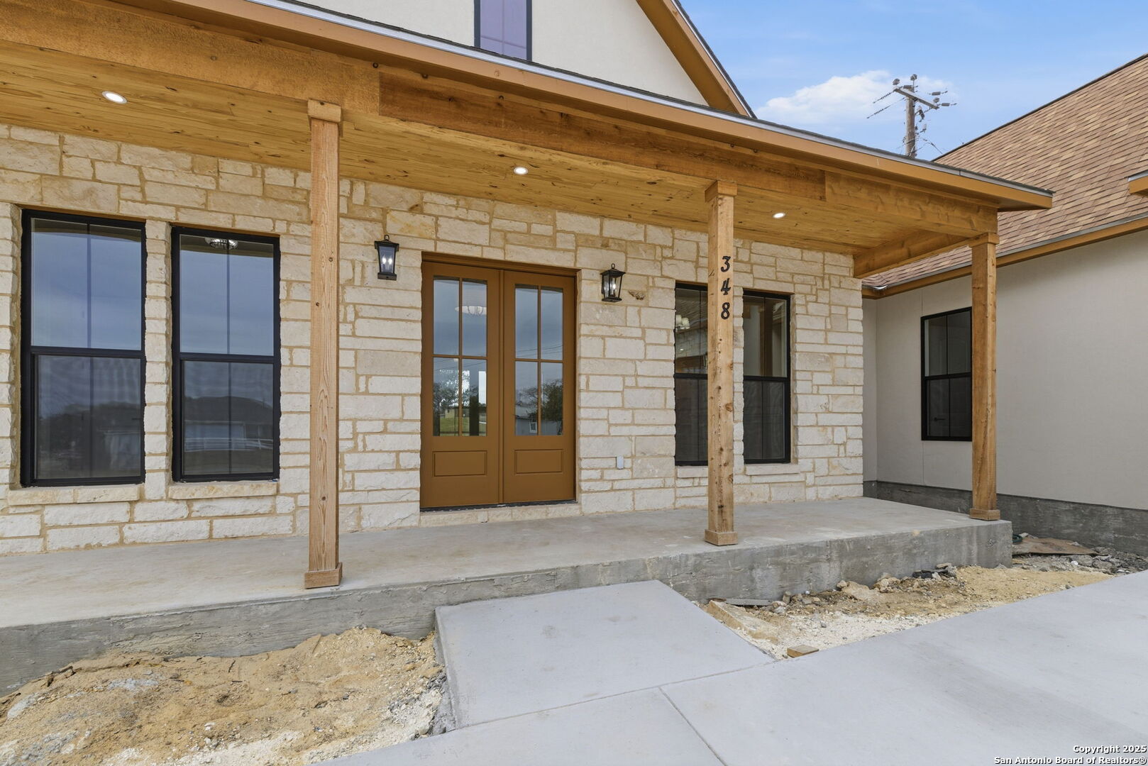 348 Valley Oak Bandera TX 78003