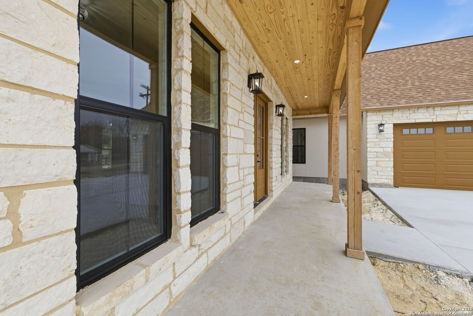 348 Valley Oak Bandera TX 78003