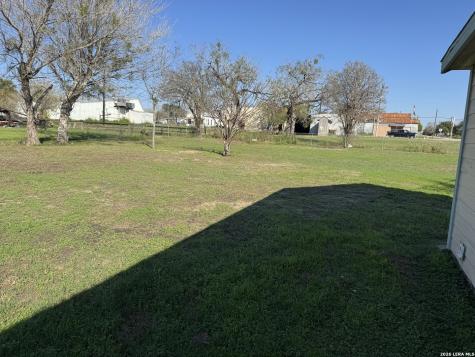 112 San Antonio Street Runge TX 78151