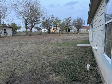 112 San Antonio Street Runge TX 78151