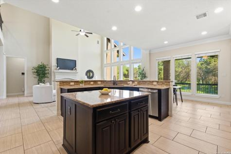 852 Hampton Oaks New Braunfels TX 78132